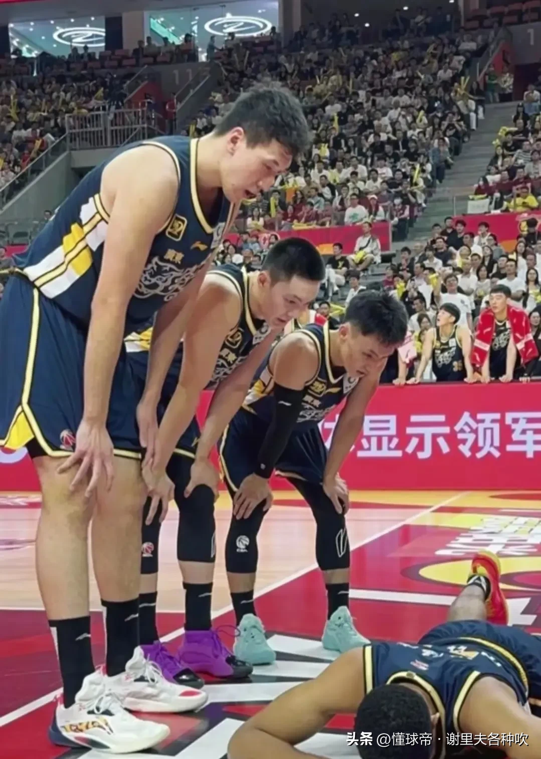 雷竞技官网 -社区盾冲刺阶段再迎强敌，广东宏远刷新队史纪录，主帅态度——气氛紧张，临场指挥获称赞的简单介绍